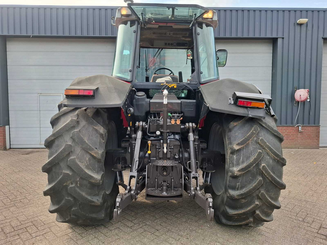 Massey Ferguson 8130 Dynashift - Trator: foto 5 Massey Ferguson 8130 Dynashift - Trator: foto 5