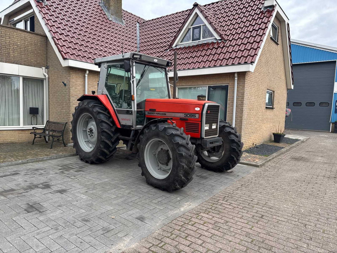 Massey-Ferguson MASSEY-FERGUSON - 3095 DATATRONIC - ALL-WHEEL DRIVE AGRICULTURAL TRACTOR - Trator: foto 2 Massey-Ferguson MASSEY-FERGUSON - 3095 DATATRONIC - ALL-WHEEL DRIVE AGRICULTURAL TRACTOR - Trator: foto 2
