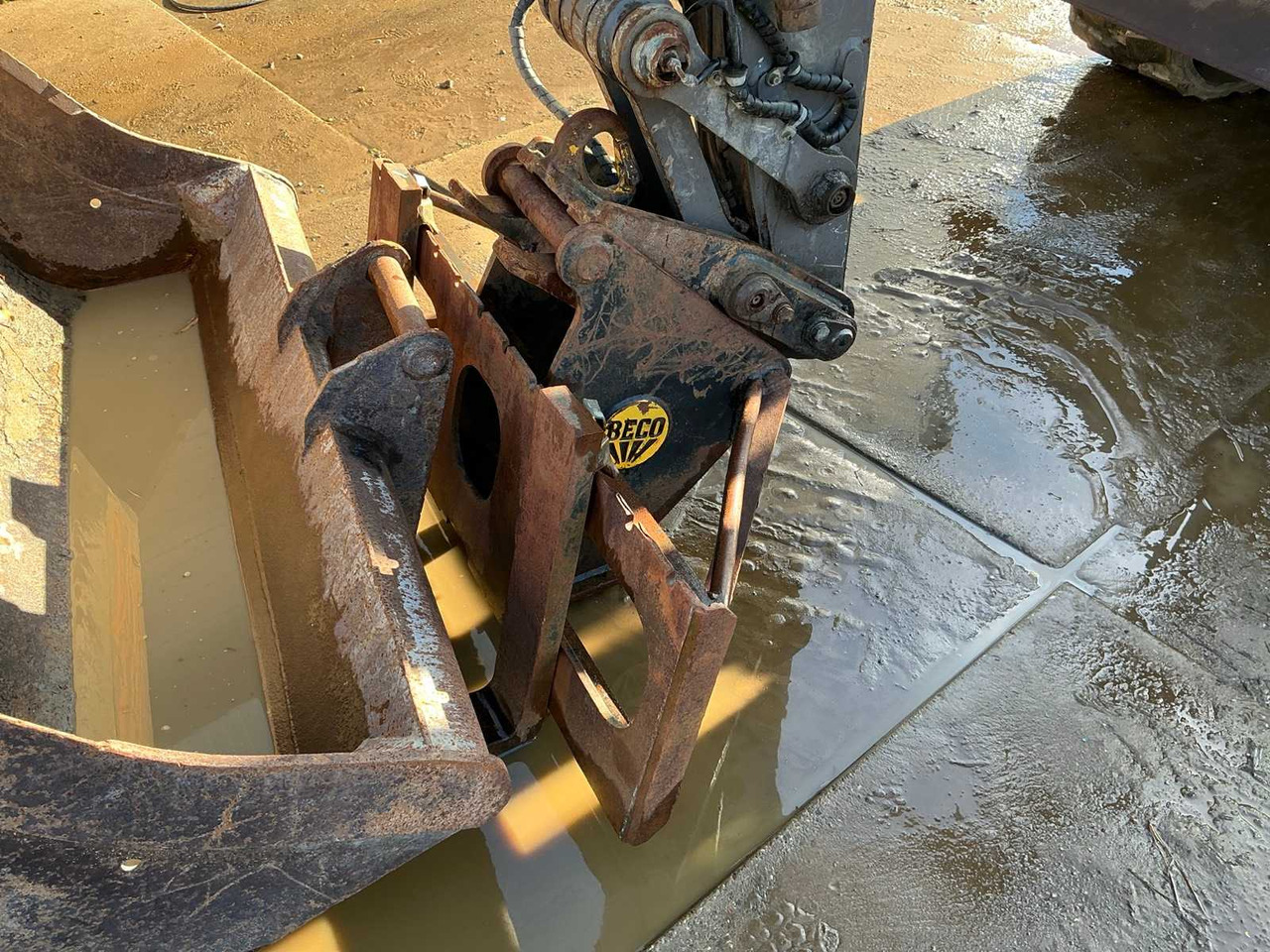 Escavadora de rastos Mecalac 8MCR: foto 11 Escavadora de rastos Mecalac 8MCR: foto 11