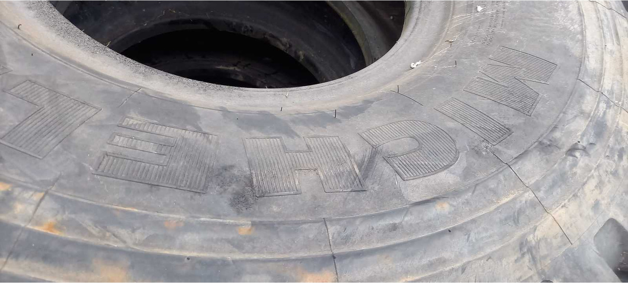 Michelin 14.00 R 20 XZL - Jantes e pneus para Trator: foto 4 Michelin 14.00 R 20 XZL - Jantes e pneus para Trator: foto 4