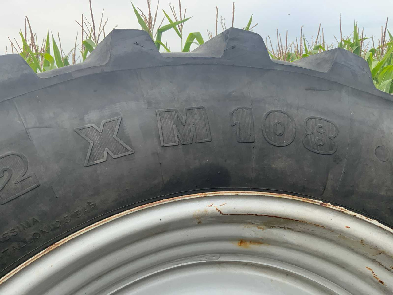 Michelin XM108 - Jantes e pneus para Trator: foto 4 Michelin XM108 - Jantes e pneus para Trator: foto 4