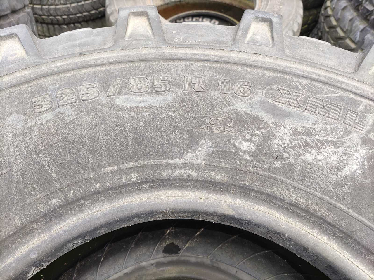 Michelin XML 325/85R16 - Jantes e pneus para Trator: foto 5 Michelin XML 325/85R16 - Jantes e pneus para Trator: foto 5