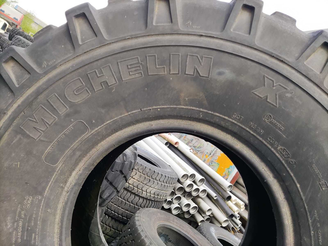 Michelin XML 325/85R16 - Jantes e pneus para Trator: foto 1 Michelin XML 325/85R16 - Jantes e pneus para Trator: foto 1