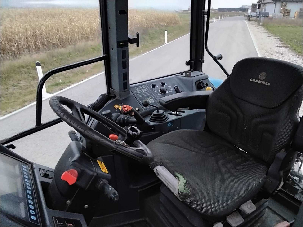 Trator NEW HOLLAND - 8260 - 2000 - AGRICULTURAL TRACTOR WITH FOUR-WHEEL DRIVE: foto 7