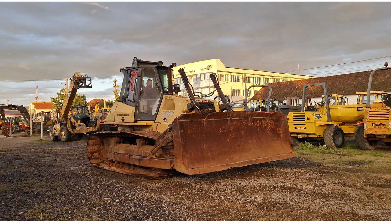 NEW HOLLAND NEW HOLLAND - BULLDOZER - 2005 - Buldôzer: foto 4 NEW HOLLAND NEW HOLLAND - BULLDOZER - 2005 - Buldôzer: foto 4