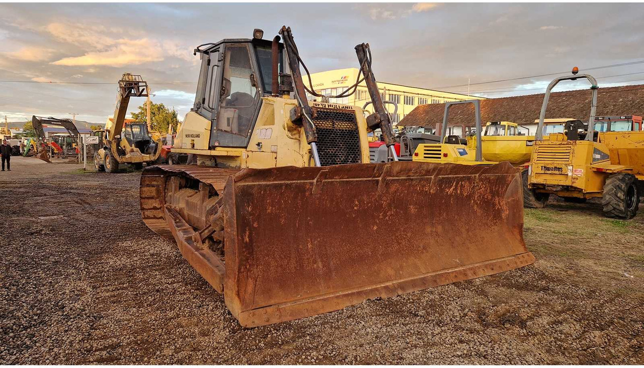 NEW HOLLAND NEW HOLLAND - BULLDOZER - 2005 - Buldôzer: foto 2 NEW HOLLAND NEW HOLLAND - BULLDOZER - 2005 - Buldôzer: foto 2