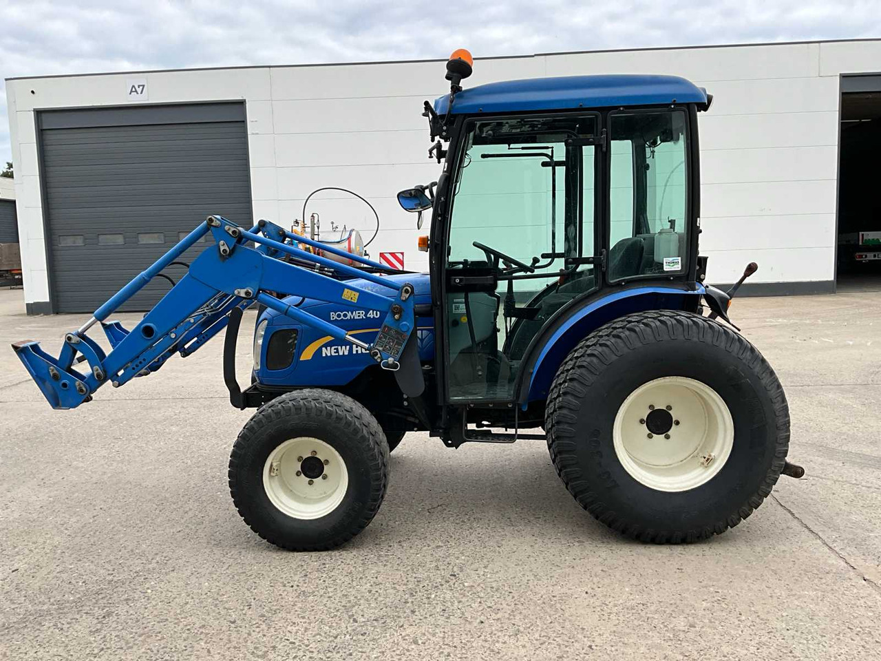 New Holland Boomer 40 - Trator: foto 2 New Holland Boomer 40 - Trator: foto 2