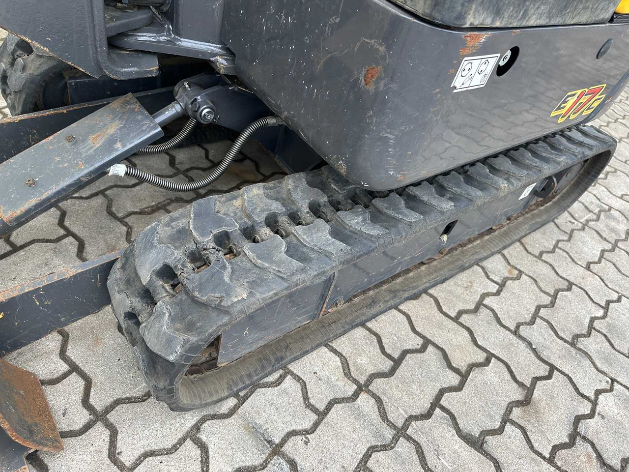 Mini escavadeira New Holland E17C: foto 18