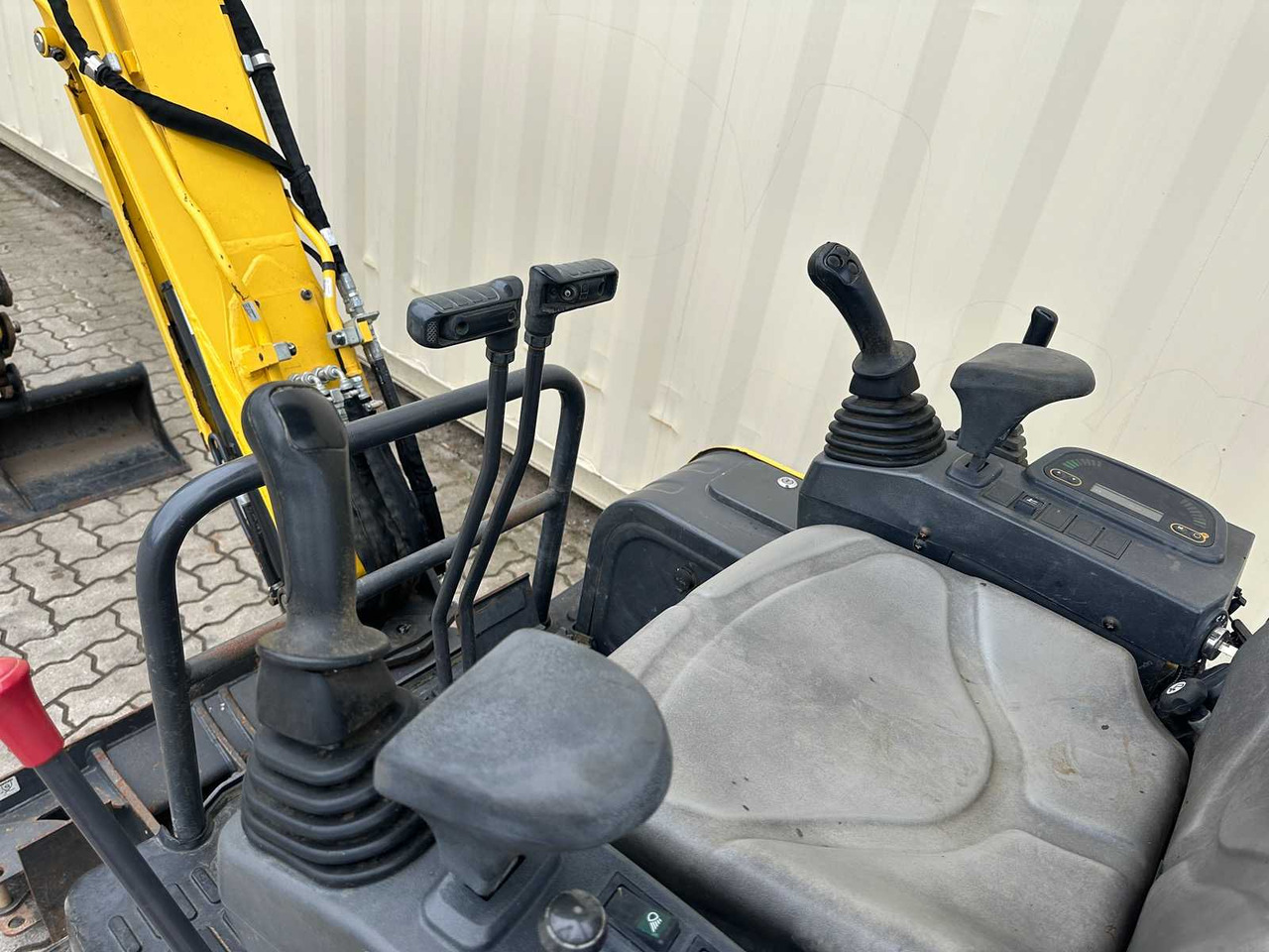 Mini escavadeira New Holland E17C: foto 27