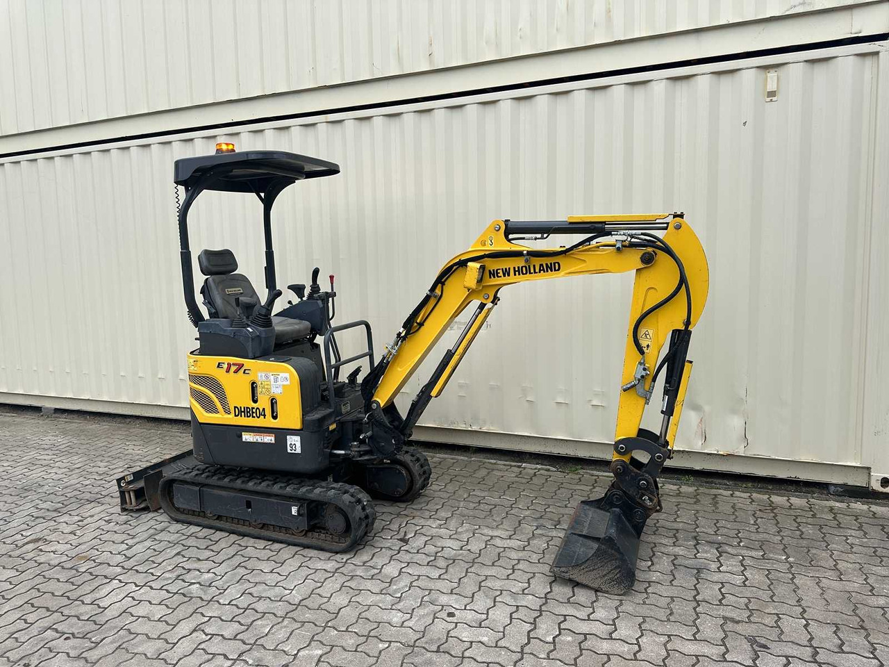 Mini escavadeira New Holland E17C: foto 6
