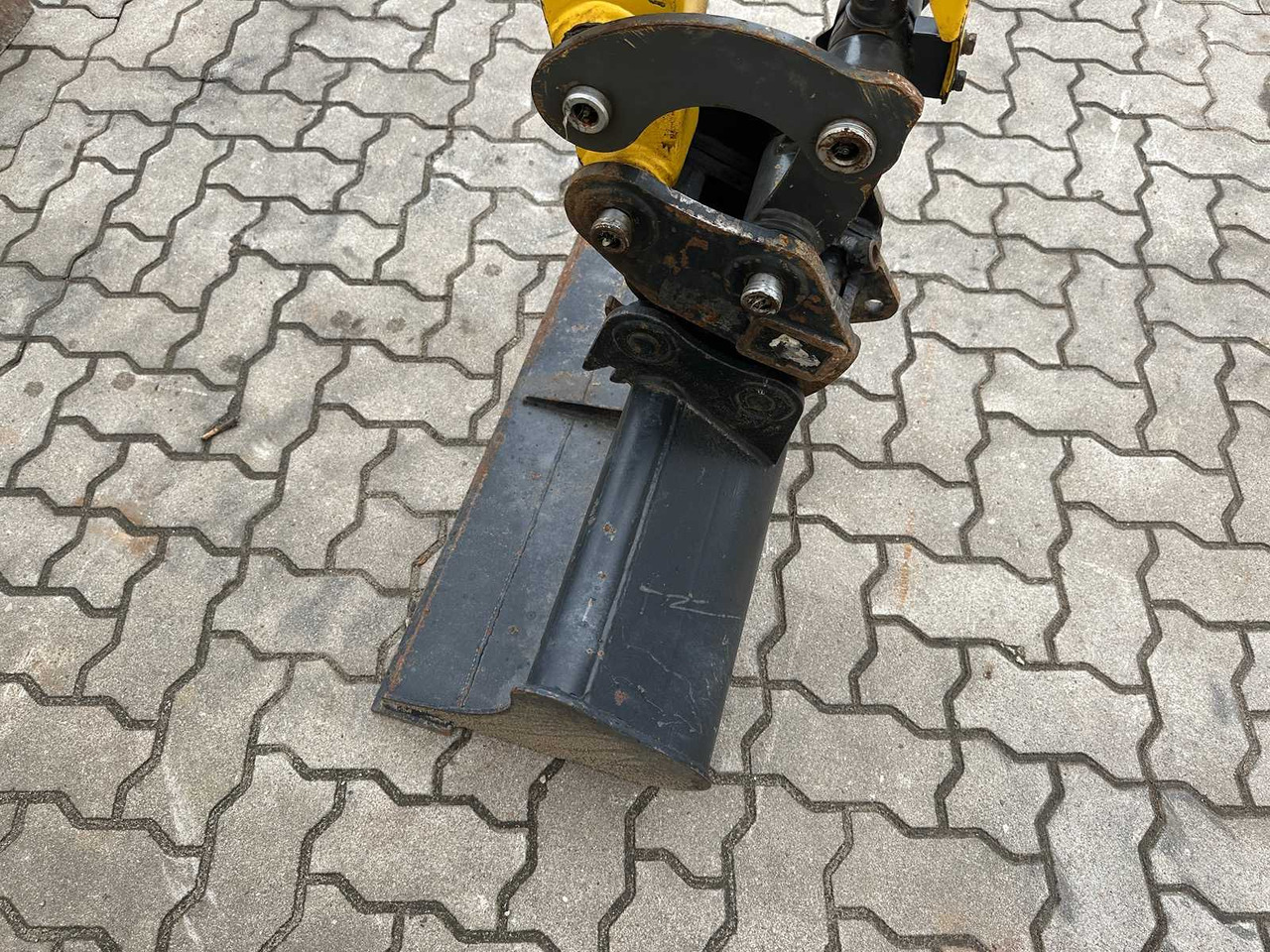 Mini escavadeira New Holland E17C: foto 13