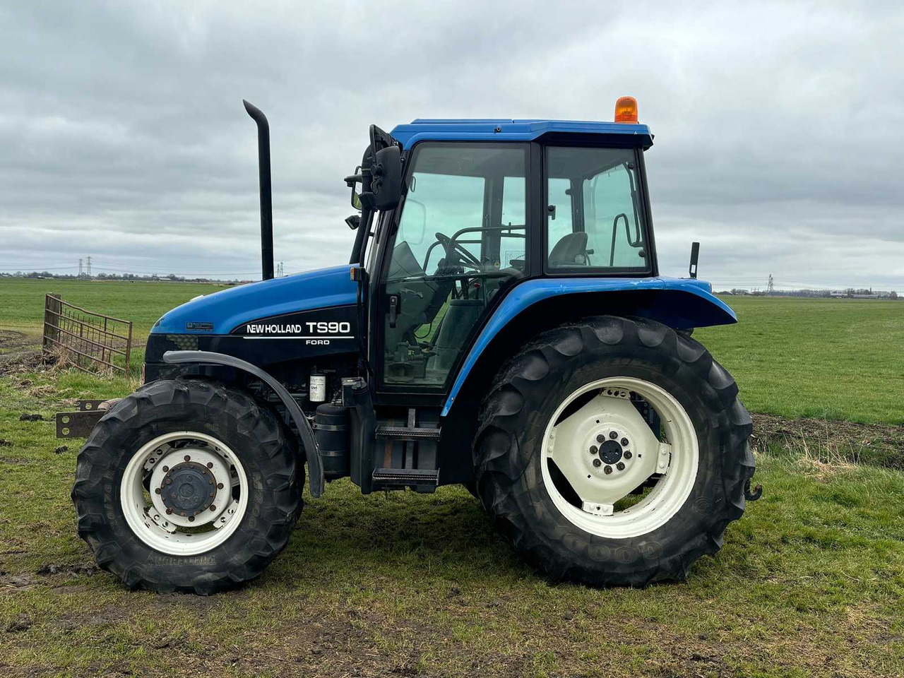 New Holland ts90 - Trator: foto 2 New Holland ts90 - Trator: foto 2