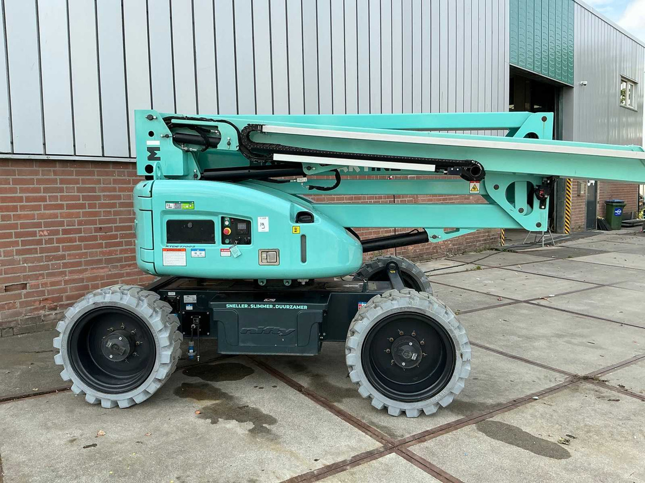 Niftylift HR17 Hybrid 4x4 MK3 - Plataforma aérea: foto 3 Niftylift HR17 Hybrid 4x4 MK3 - Plataforma aérea: foto 3