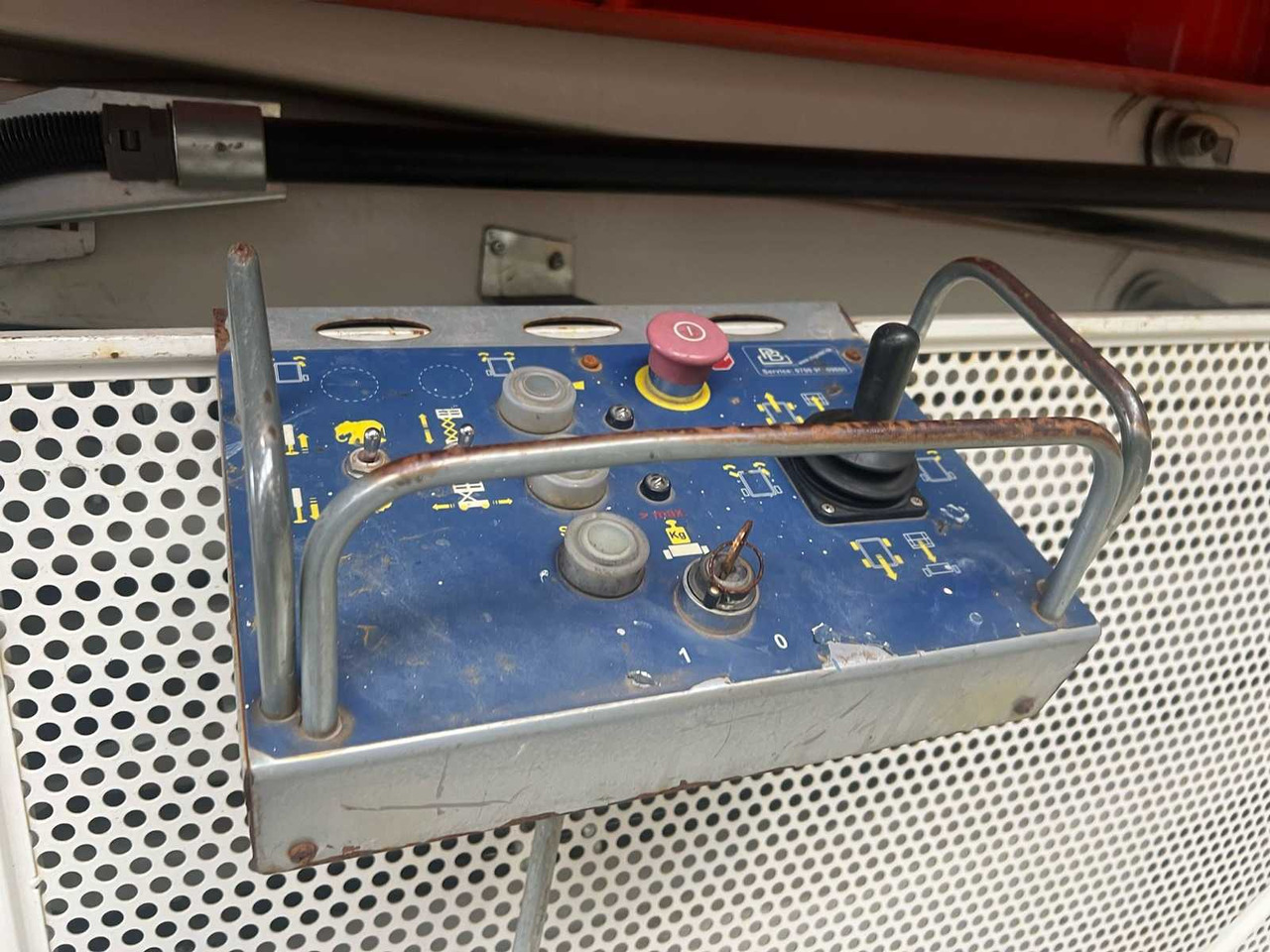 PB - 2014 - S151-12ES - AERIAL PLATFORM - SCISSOR LIFT WORKING HEIGHT 15,7M - Plataforma aérea: foto 3 PB - 2014 - S151-12ES - AERIAL PLATFORM - SCISSOR LIFT WORKING HEIGHT 15,7M - Plataforma aérea: foto 3