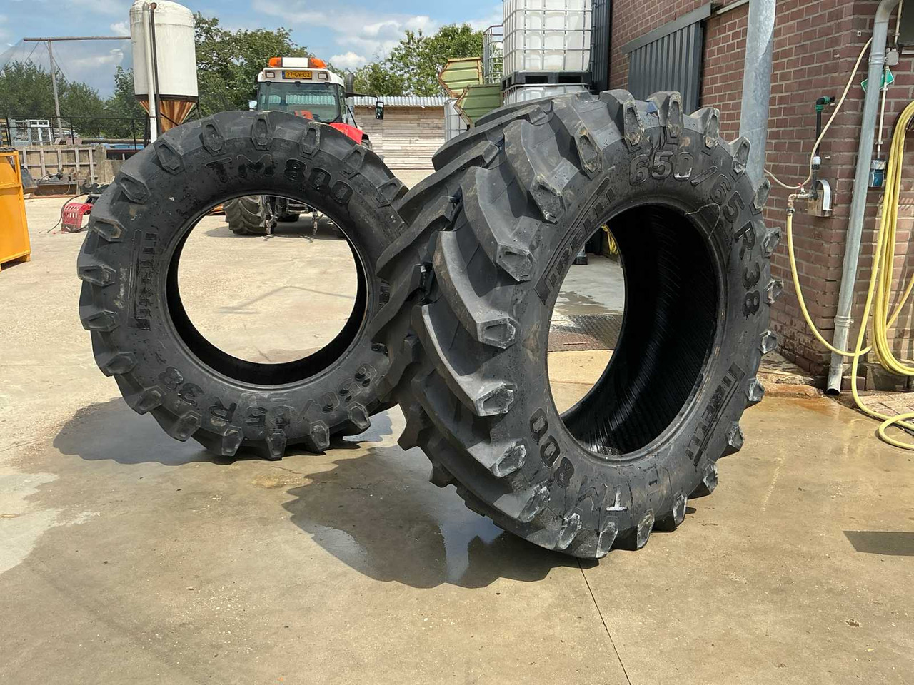 Pirelli TM800 - Jantes e pneus para Trator: foto 1 Pirelli TM800 - Jantes e pneus para Trator: foto 1