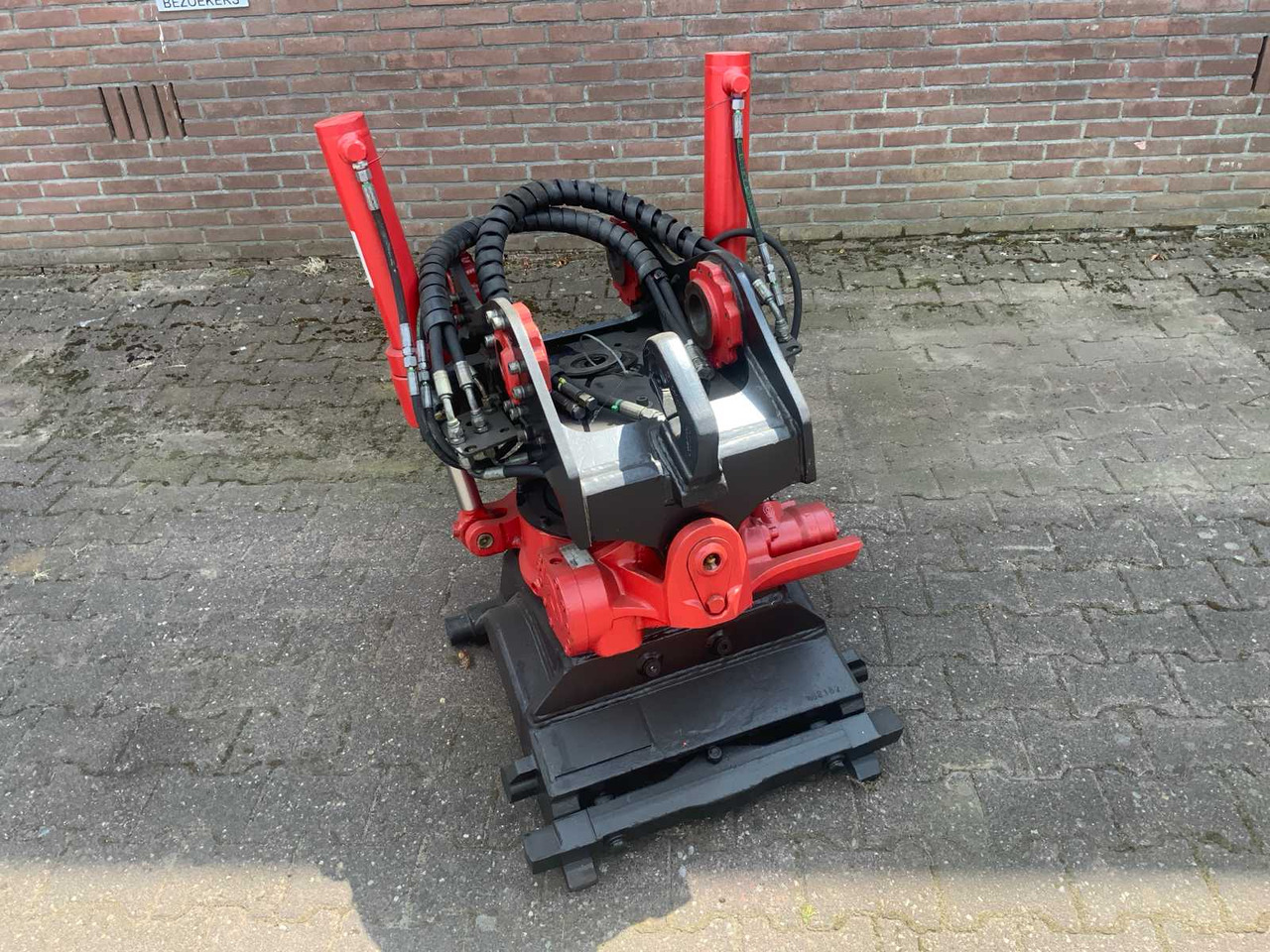 Rototilt RT 40 - Balde escavadora: foto 3 Rototilt RT 40 - Balde escavadora: foto 3