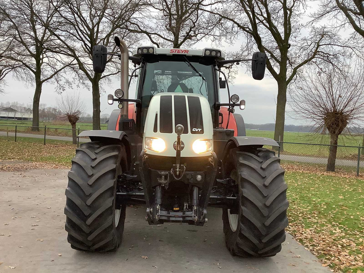 STEYR - 2016 - CVT 6240 - ALL-WHEEL DRIVE FARM TRACTOR - Trator: foto 2 STEYR - 2016 - CVT 6240 - ALL-WHEEL DRIVE FARM TRACTOR - Trator: foto 2