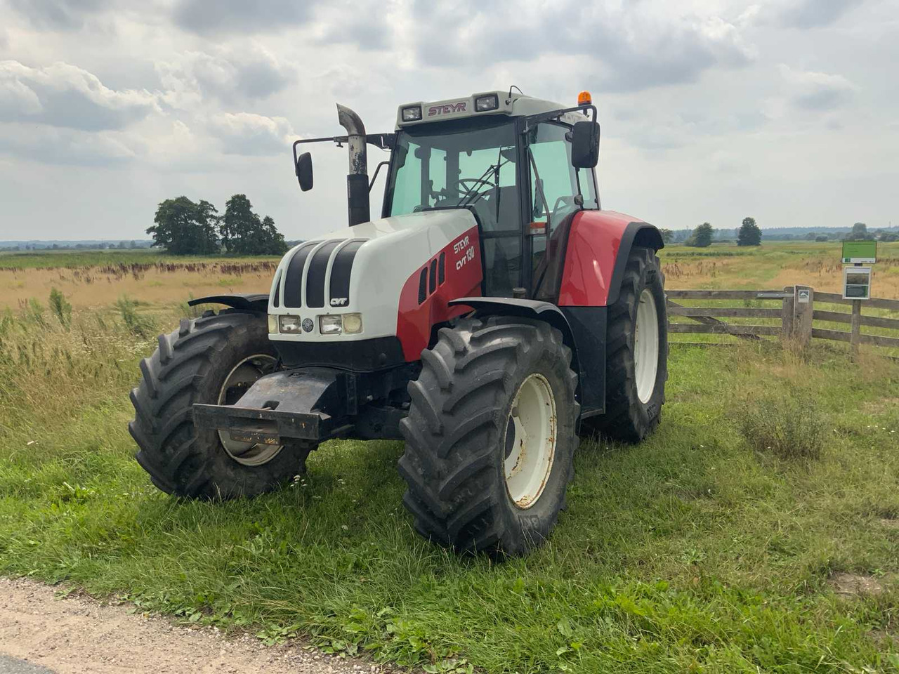 Steyr CVT130 - Trator: foto 1 Steyr CVT130 - Trator: foto 1