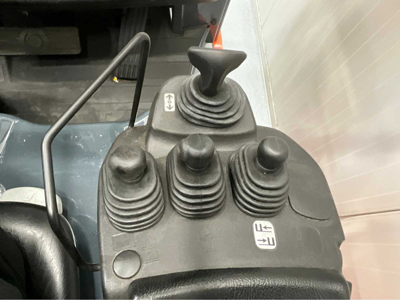 Empilhador TOYOTA - 8FBE16T - FORKLIFT YEAR OF MANUFACTURE 2019- SPOONS 160CM - 7325 HOURS - SIDE-SHIFT: foto 12 Empilhador TOYOTA - 8FBE16T - FORKLIFT YEAR OF MANUFACTURE 2019- SPOONS 160CM - 7325 HOURS - SIDE-SHIFT: foto 12