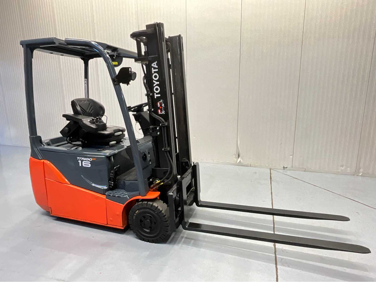 Empilhador TOYOTA - 8FBE16T - FORKLIFT YEAR OF MANUFACTURE 2019- SPOONS 160CM - 7325 HOURS - SIDE-SHIFT: foto 8 Empilhador TOYOTA - 8FBE16T - FORKLIFT YEAR OF MANUFACTURE 2019- SPOONS 160CM - 7325 HOURS - SIDE-SHIFT: foto 8