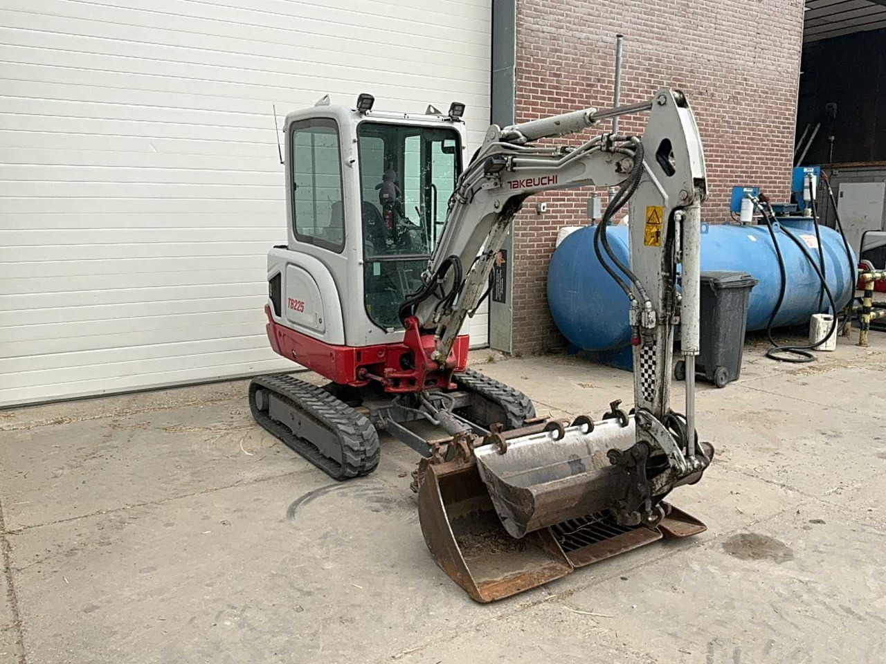 Takeuchi TB 225 - Mini escavadeira: foto 2 Takeuchi TB 225 - Mini escavadeira: foto 2