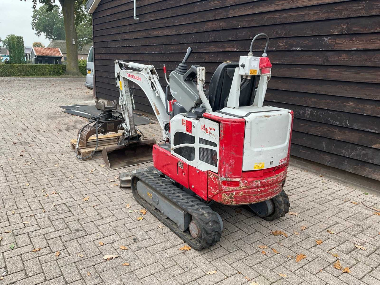 Takeuchi TB210 R - Mini escavadeira: foto 2 Takeuchi TB210 R - Mini escavadeira: foto 2