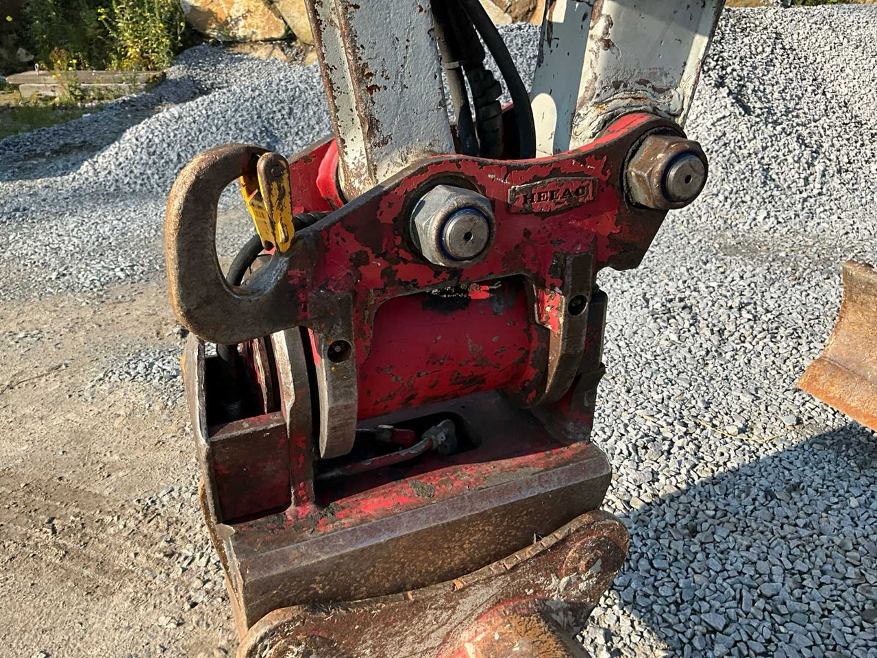 Mini escavadeira Takeuchi TB235: foto 13