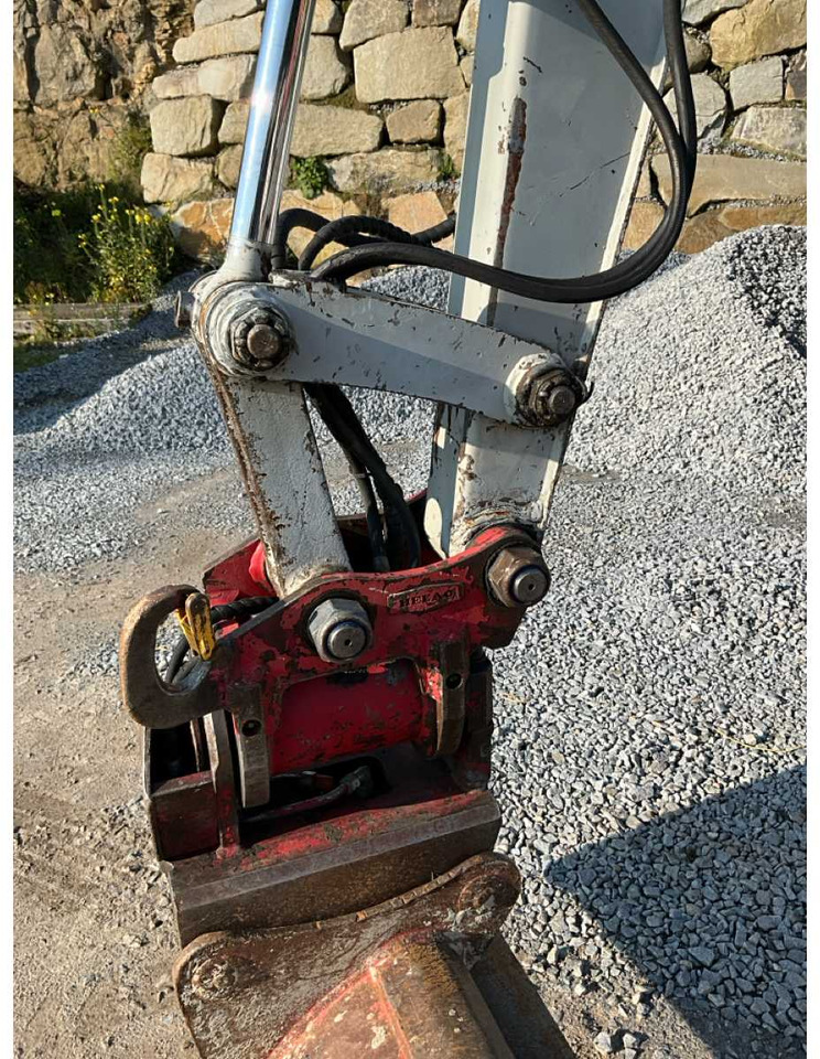 Mini escavadeira Takeuchi TB235: foto 12