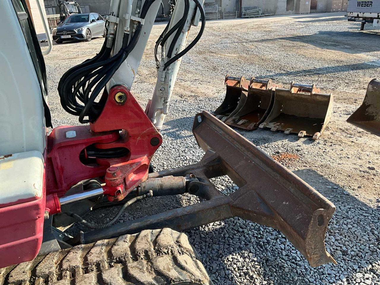 Mini escavadeira Takeuchi TB235: foto 9