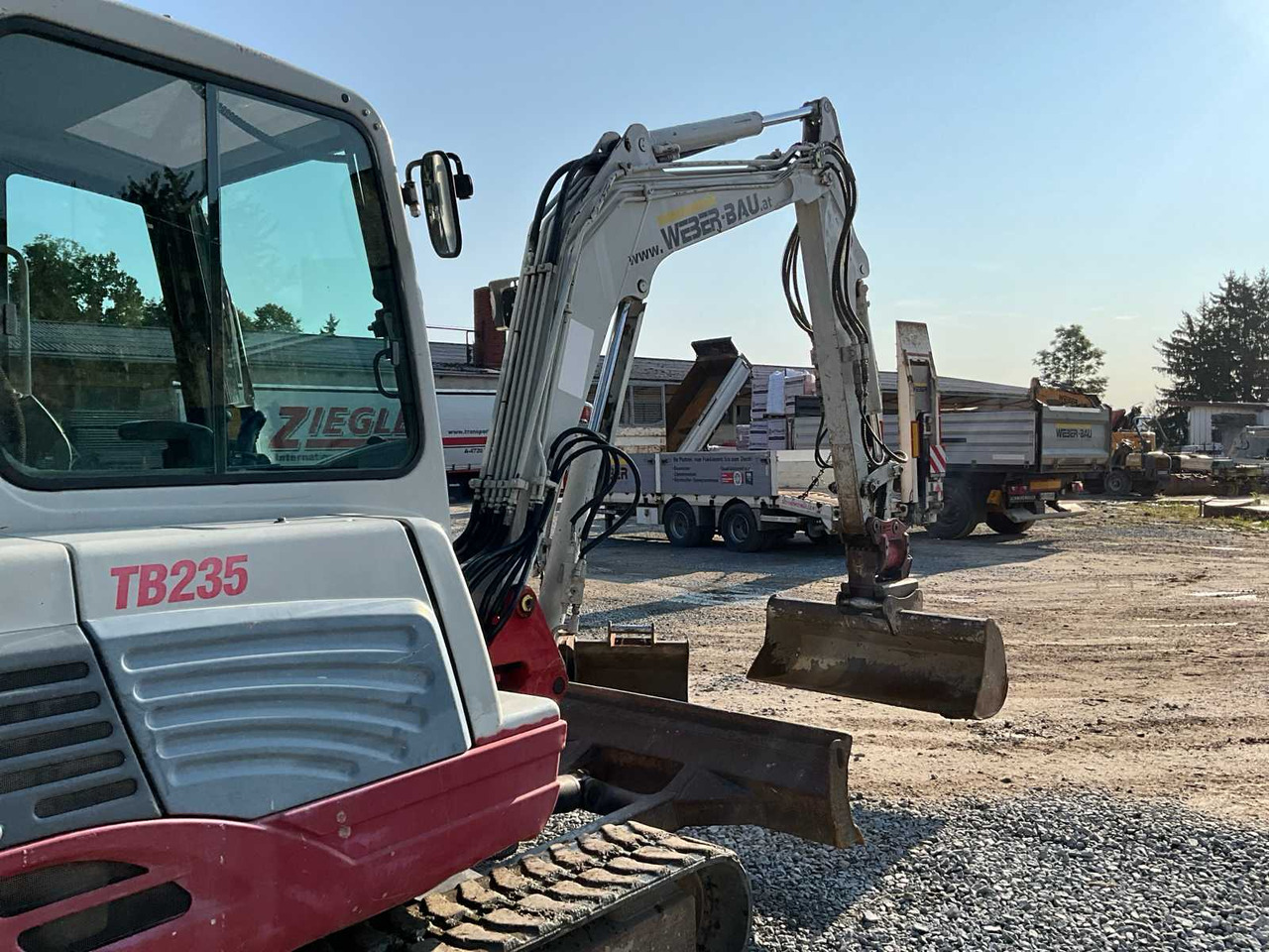 Mini escavadeira Takeuchi TB235: foto 7
