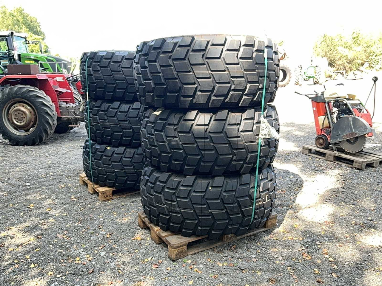 Tires, wheels and rims - Jantes e pneus para Trator: foto 4 Tires, wheels and rims - Jantes e pneus para Trator: foto 4