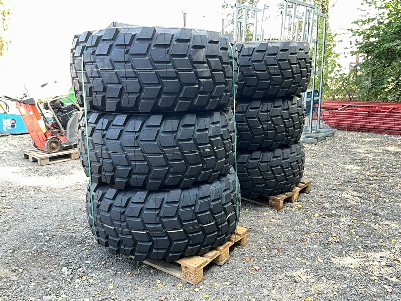 Tires, wheels and rims - Jantes e pneus para Trator: foto 3 Tires, wheels and rims - Jantes e pneus para Trator: foto 3