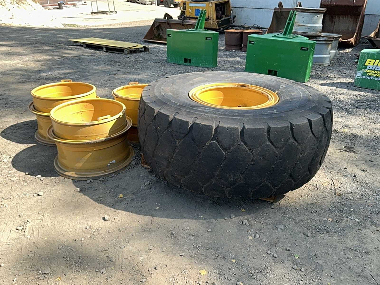 Tires, wheels and rims - Jantes e pneus para Trator: foto 1 Tires, wheels and rims - Jantes e pneus para Trator: foto 1