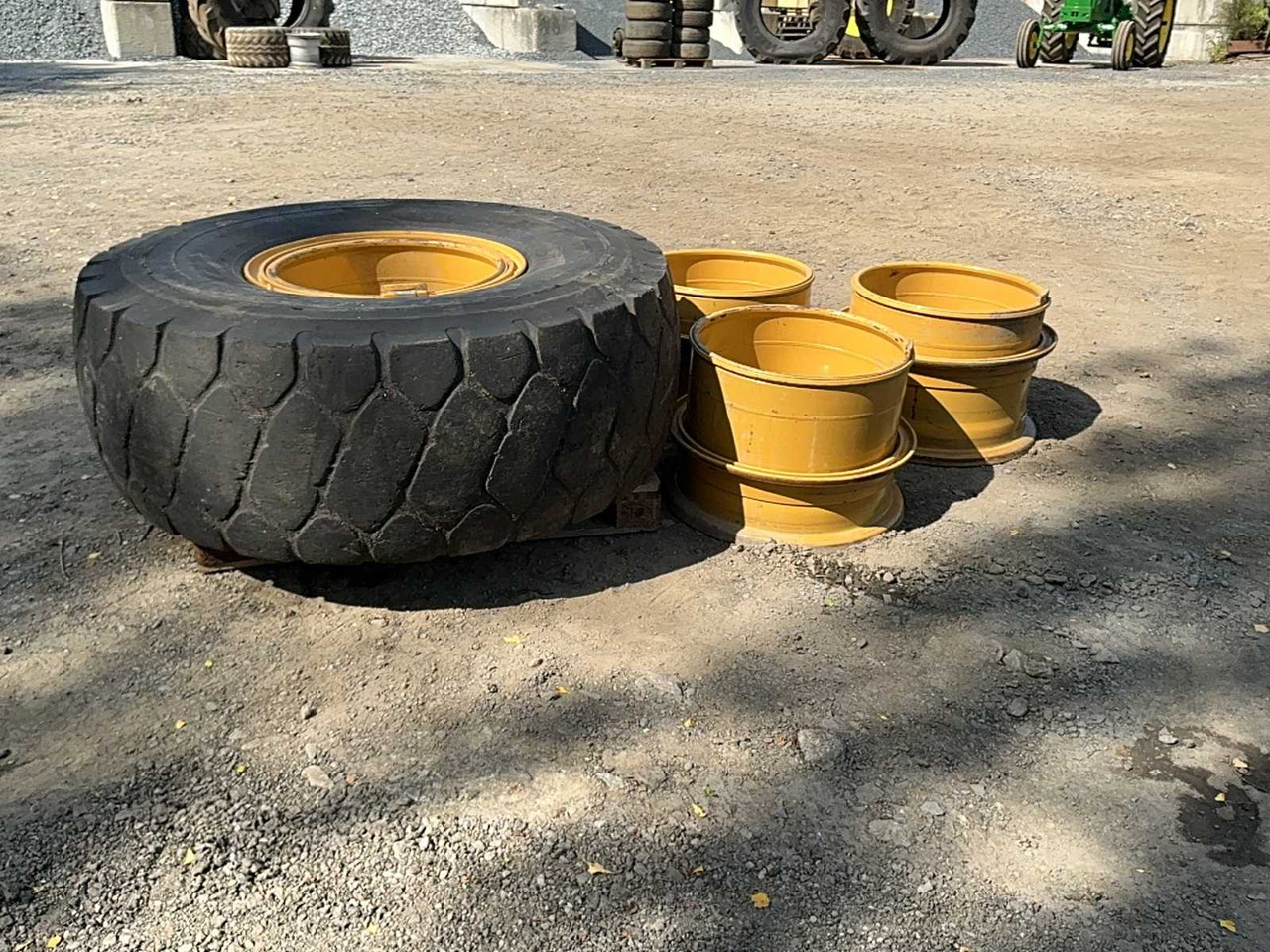 Tires, wheels and rims - Jantes e pneus para Trator: foto 4 Tires, wheels and rims - Jantes e pneus para Trator: foto 4