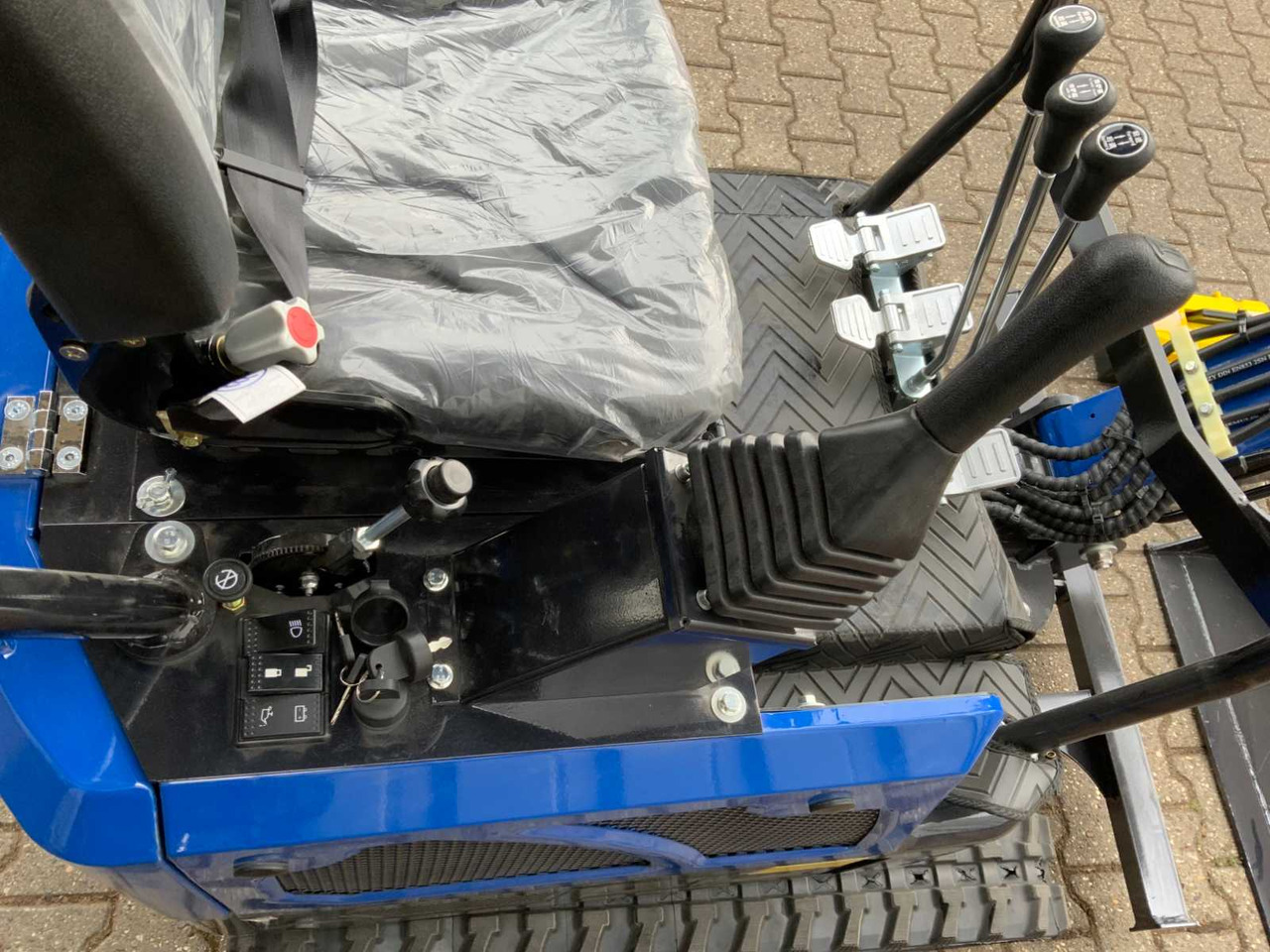 Escavadora de rastos UF Equipment NM-E15: foto 9