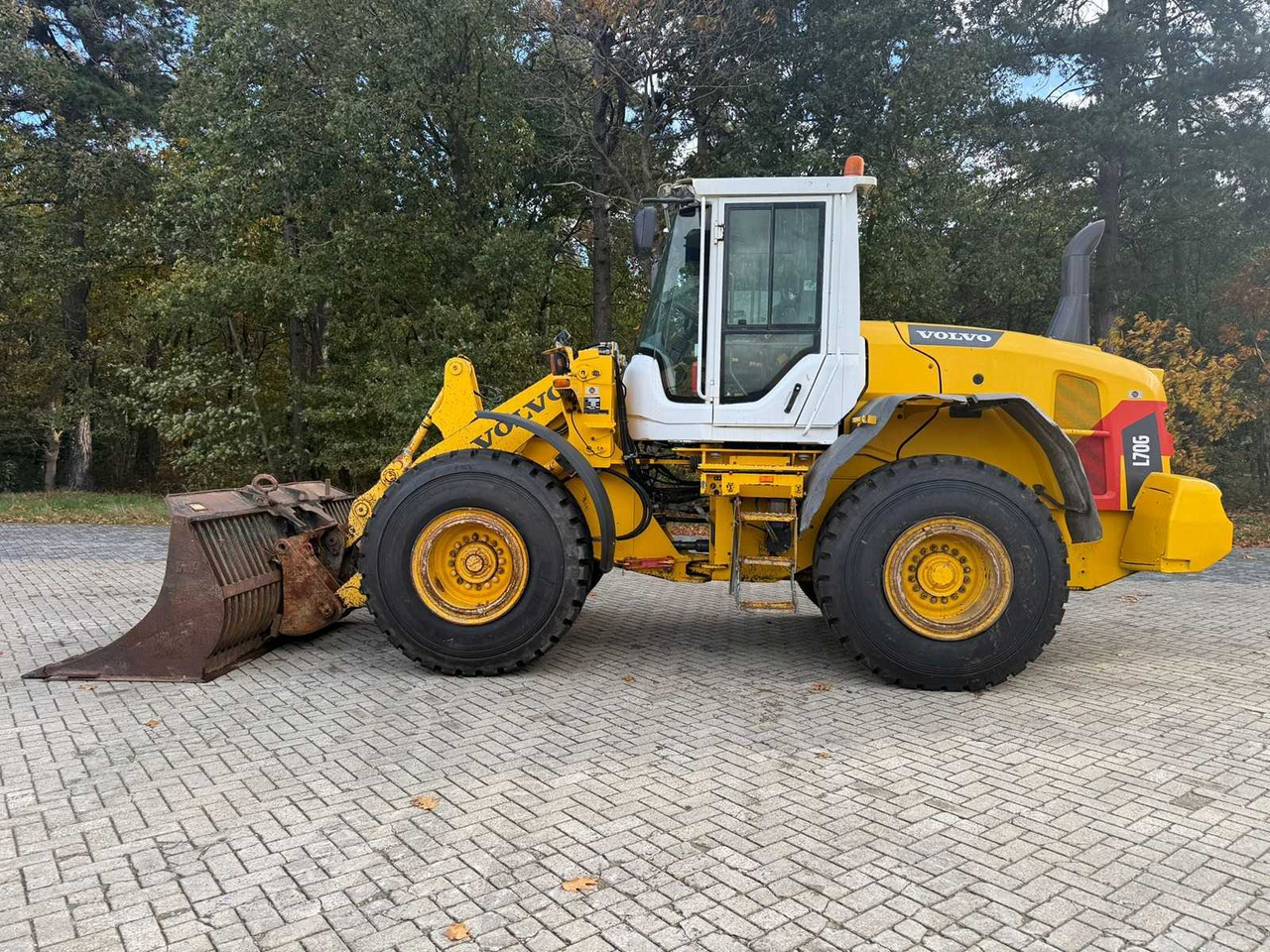 VOLVO - 2014 - L70G - SHOVEL WITH LICENSE PLATE INCL. BAK AND QUICK CHANGE - Pá carregadora de rodas: foto 1 VOLVO - 2014 - L70G - SHOVEL WITH LICENSE PLATE INCL. BAK AND QUICK CHANGE - Pá carregadora de rodas: foto 1