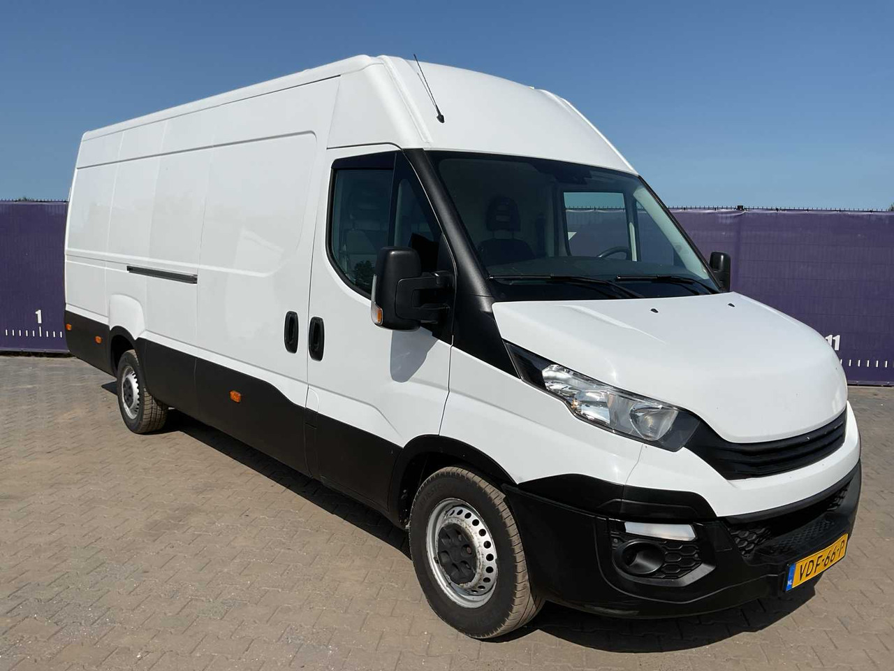 2016 - IVECO - DAILY - 35S14V 2.3 410 H2 - COMMERCIAL VEHICLE - Veículo comercial: foto 2 2016 - IVECO - DAILY - 35S14V 2.3 410 H2 - COMMERCIAL VEHICLE - Veículo comercial: foto 2