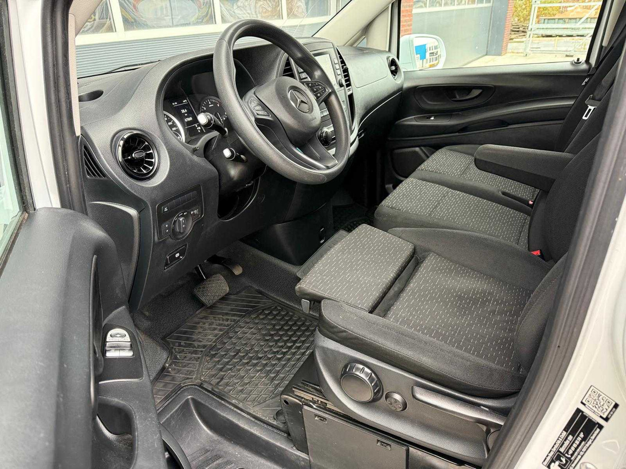 EQUIPPED MERCEDES VITO 116 CDI LENGTH 3 HEIGHT 2 CAMERA AIR CONDITIONING NAVIGATION CARPLAY 9 TRONIC AUTOMATIC - Veículo comercial: foto 4 EQUIPPED MERCEDES VITO 116 CDI LENGTH 3 HEIGHT 2 CAMERA AIR CONDITIONING NAVIGATION CARPLAY 9 TRONIC AUTOMATIC - Veículo comercial: foto 4