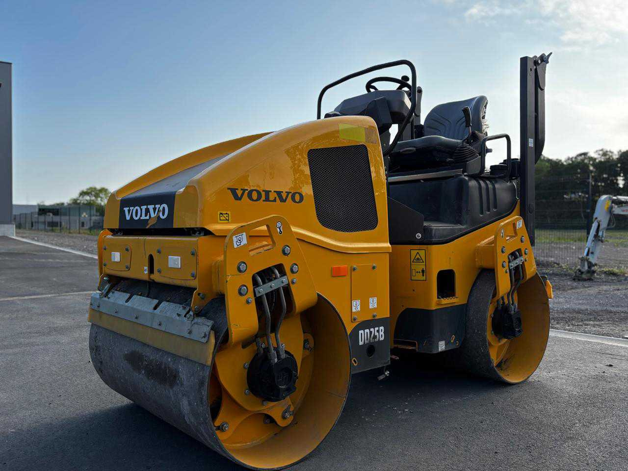 Volvo DD25B - Compactador de asfalto: foto 1 Volvo DD25B - Compactador de asfalto: foto 1