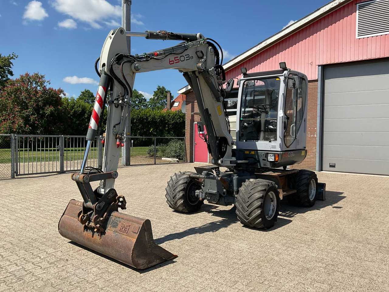 Wacker Neuson 6503-2 - Escavadeira de rodas: foto 1 Wacker Neuson 6503-2 - Escavadeira de rodas: foto 1