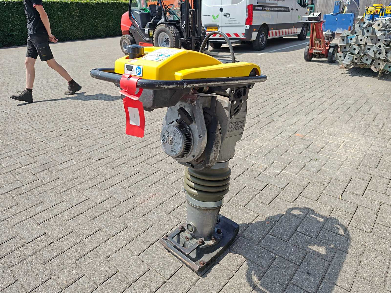 Wacker Neuson BS60-2 - Compactadora de percussão: foto 5 Wacker Neuson BS60-2 - Compactadora de percussão: foto 5