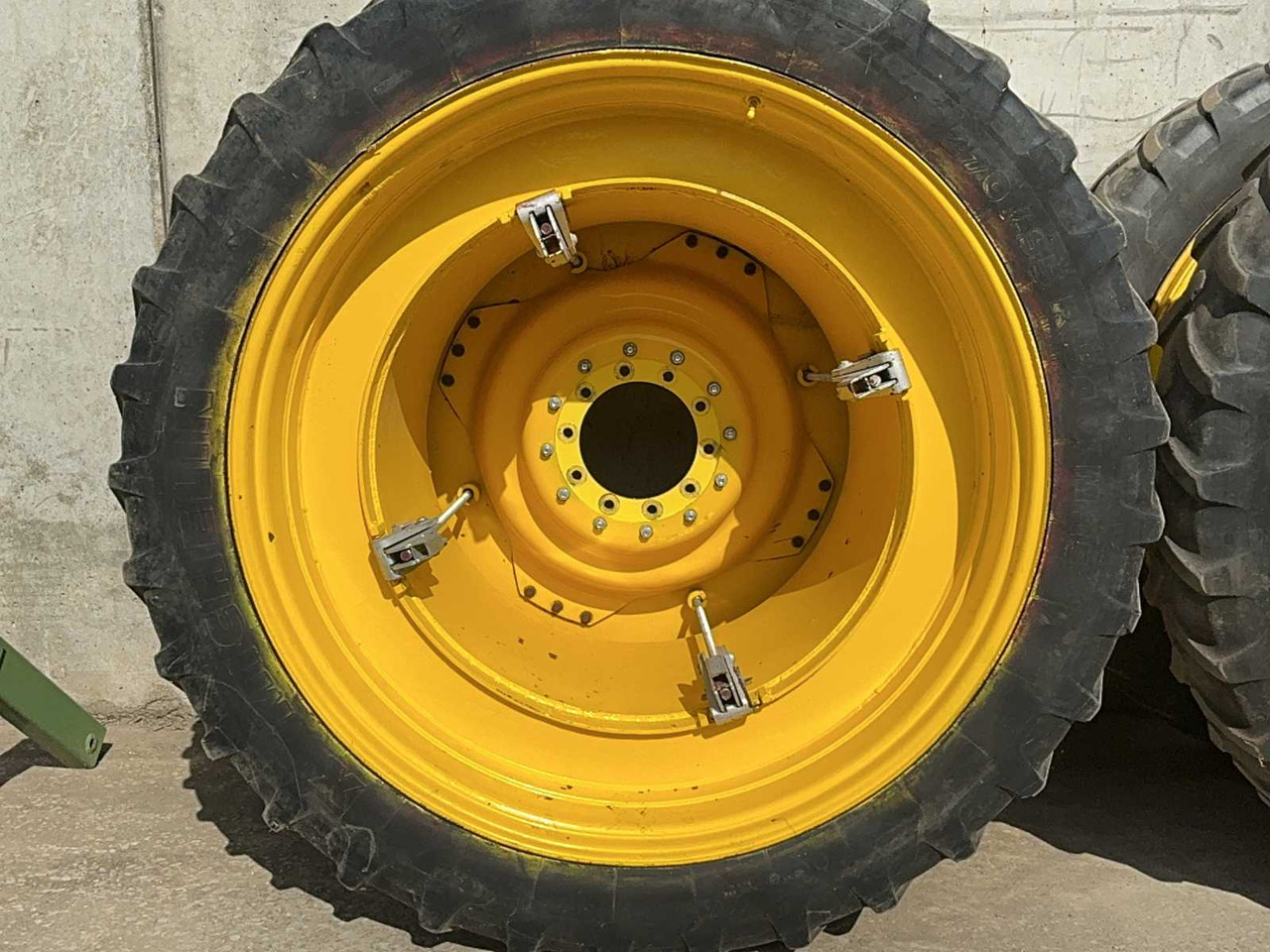 Wheel set - Double wheels 750mm - Jantes e pneus para Trator: foto 3 Wheel set - Double wheels 750mm - Jantes e pneus para Trator: foto 3