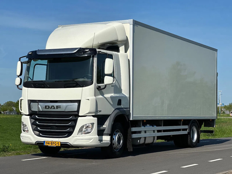 DAF CF 260 CF260.19 - Camião furgão: foto 1 DAF CF 260 CF260.19 - Camião furgão: foto 1