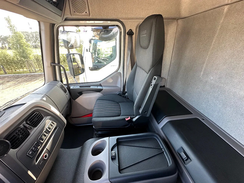 Camião frigorífico DAF LF 210 LF.14.210 EURO6. KOELBAKWAGEN MET LAADKLEP: foto 9