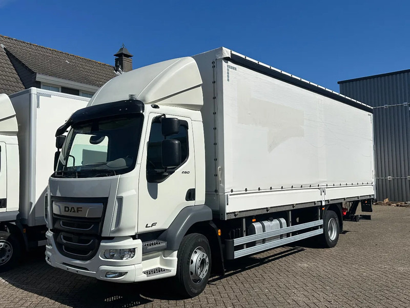 DAF LF 260 LF260.16 EURO6. 2022. Schuifzeil bakwagen met Laadklep. - Camião de lona: foto 1 DAF LF 260 LF260.16 EURO6. 2022. Schuifzeil bakwagen met Laadklep. - Camião de lona: foto 1
