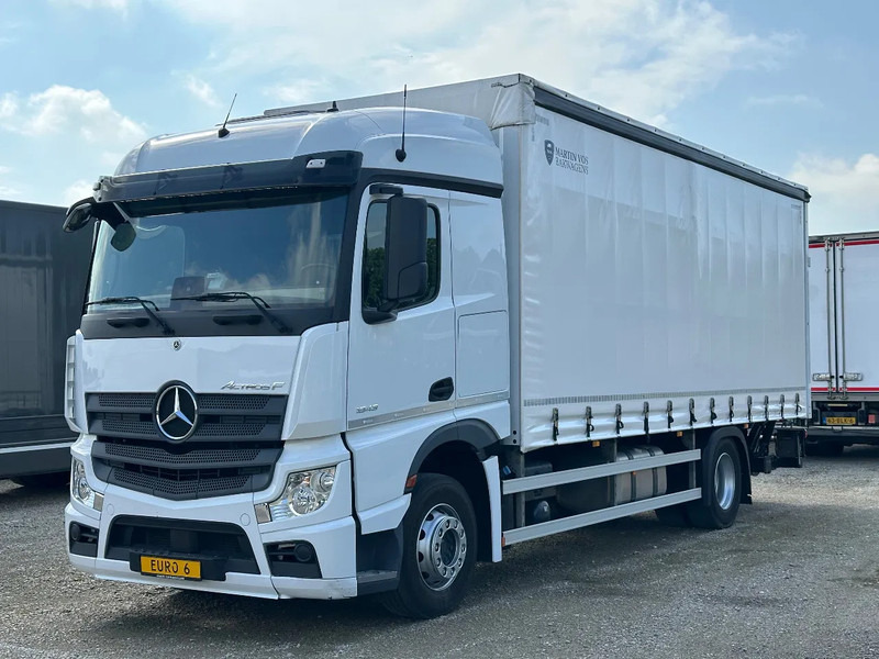 Mercedes-Benz Actros 1843 ACTROS 1843L 2022. 183432km Schuifzeil met Laadklep 2000kg - Camião de lona: foto 1 Mercedes-Benz Actros 1843 ACTROS 1843L 2022. 183432km Schuifzeil met Laadklep 2000kg - Camião de lona: foto 1