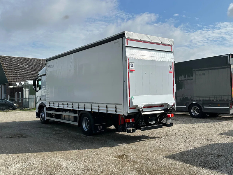 Mercedes-Benz Actros 1843 ACTROS 1843L 2022. 183432km Schuifzeil met Laadklep 2000kg - Camião de lona: foto 4 Mercedes-Benz Actros 1843 ACTROS 1843L 2022. 183432km Schuifzeil met Laadklep 2000kg - Camião de lona: foto 4