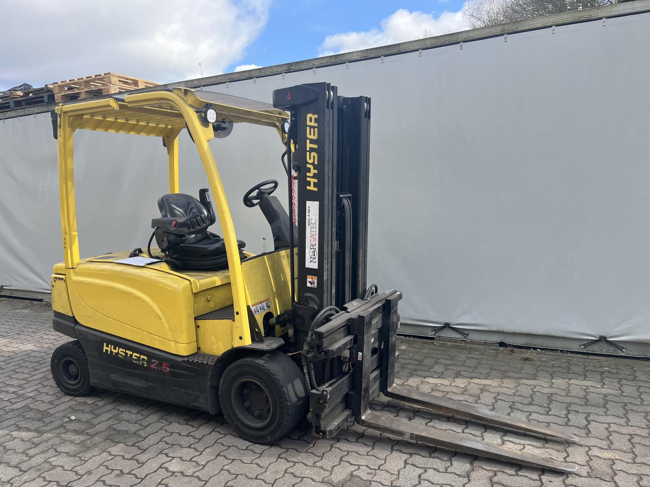 Hyster J2.5XN - Empilhador elétrico: foto 1 Hyster J2.5XN - Empilhador elétrico: foto 1
