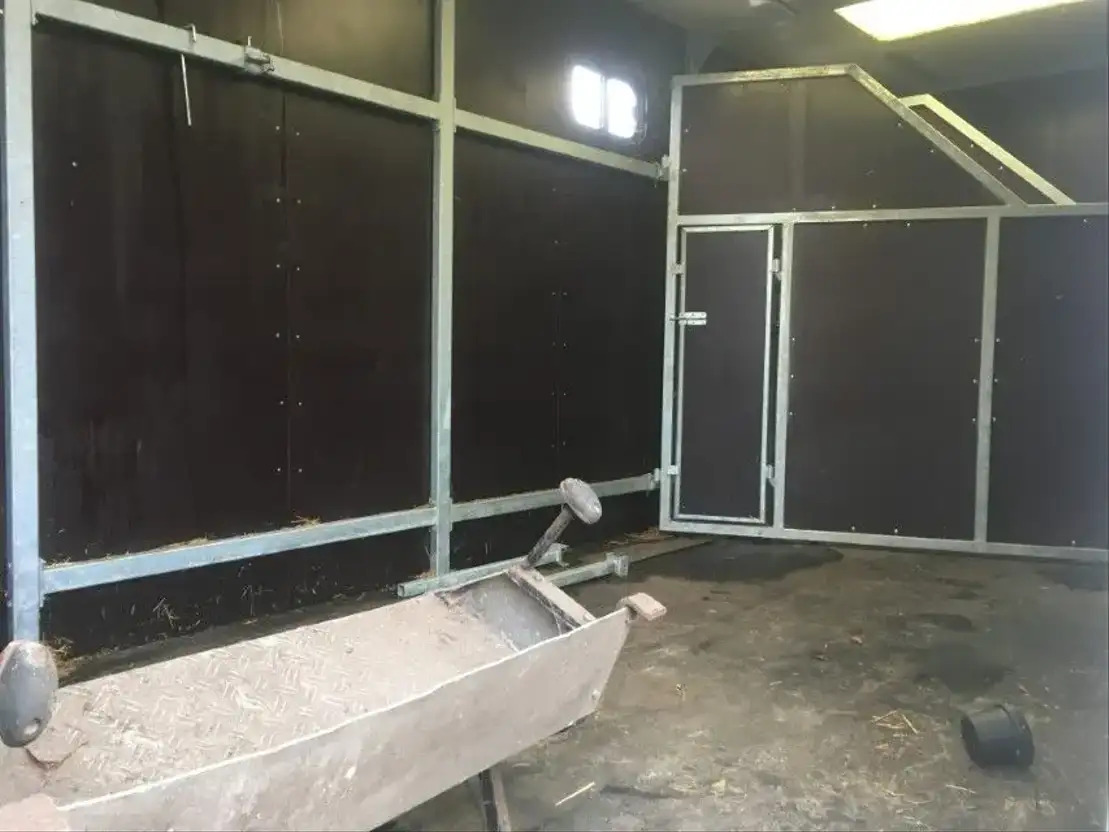 Diversen Laadbak voor paarden - Carroçaria para furgões: foto 3 Diversen Laadbak voor paarden - Carroçaria para furgões: foto 3