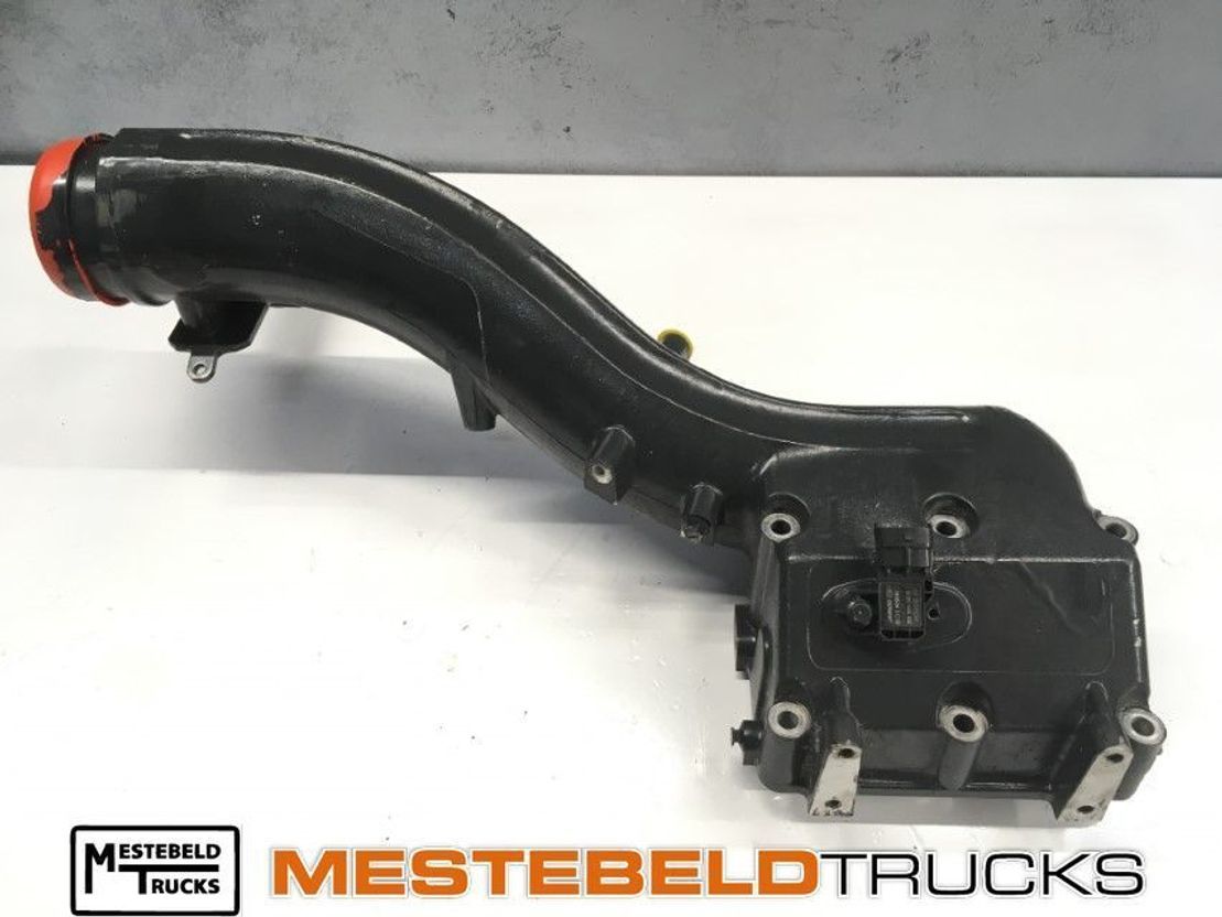 Iveco Inlaatpijp cursor 11 - Sistema de admissão de ar para Camião: foto 1 Iveco Inlaatpijp cursor 11 - Sistema de admissão de ar para Camião: foto 1